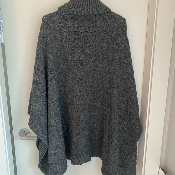 Joe fresh grey tunic sizes small - Picture 3 of 5